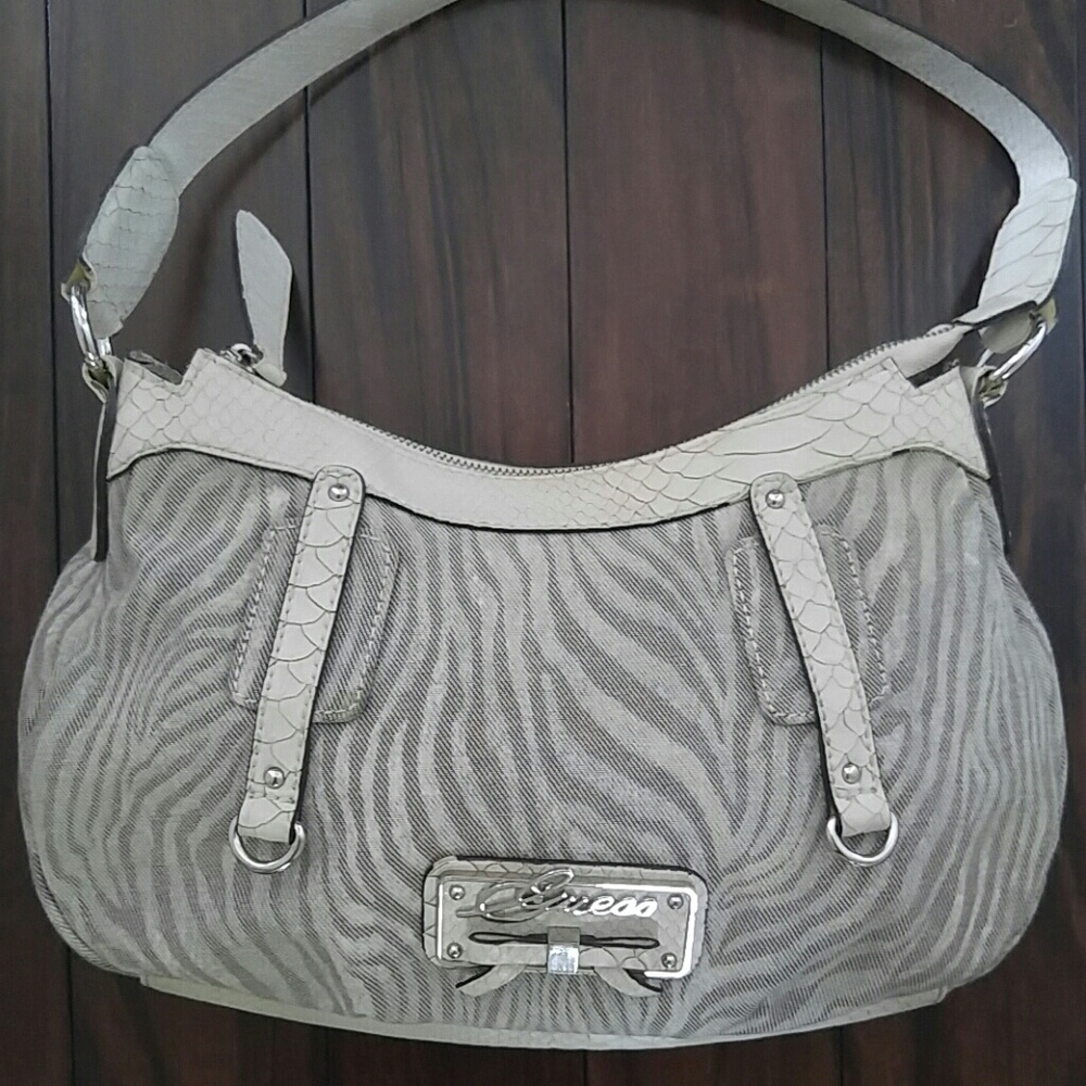 Guess brand bag🍀